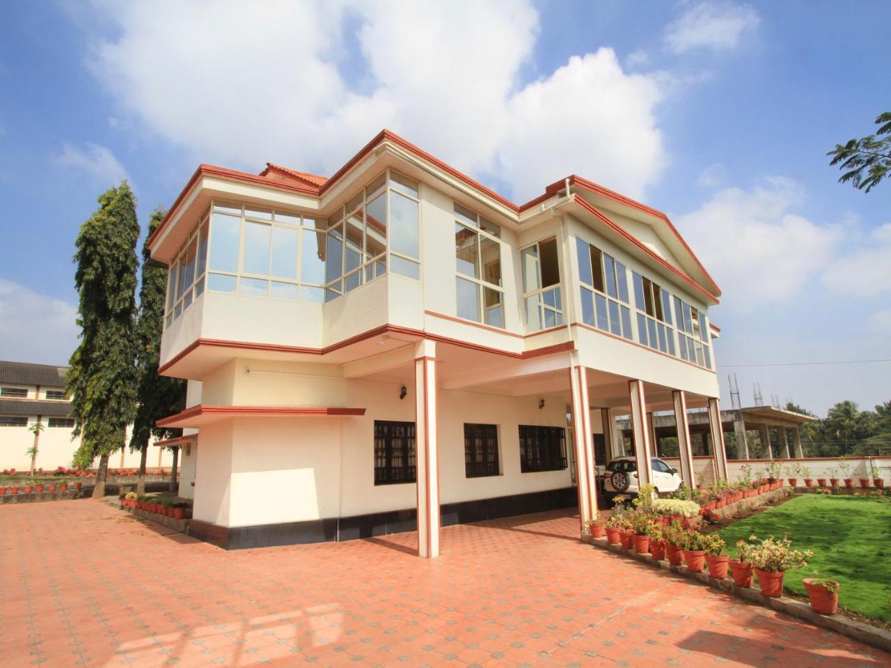 Bota Royal Hotel Kushalnagar Exterior photo