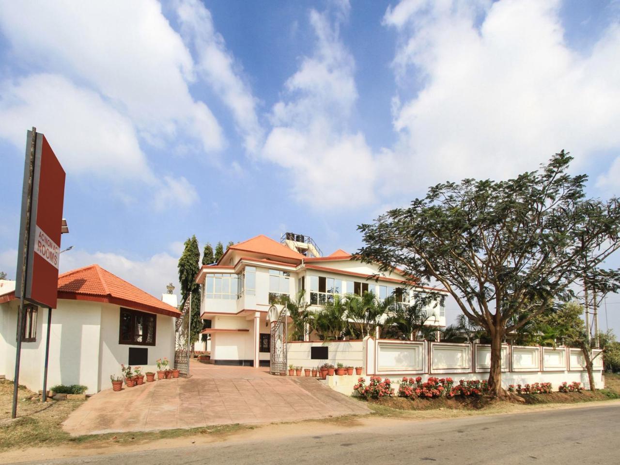 Bota Royal Hotel Kushalnagar Exterior photo
